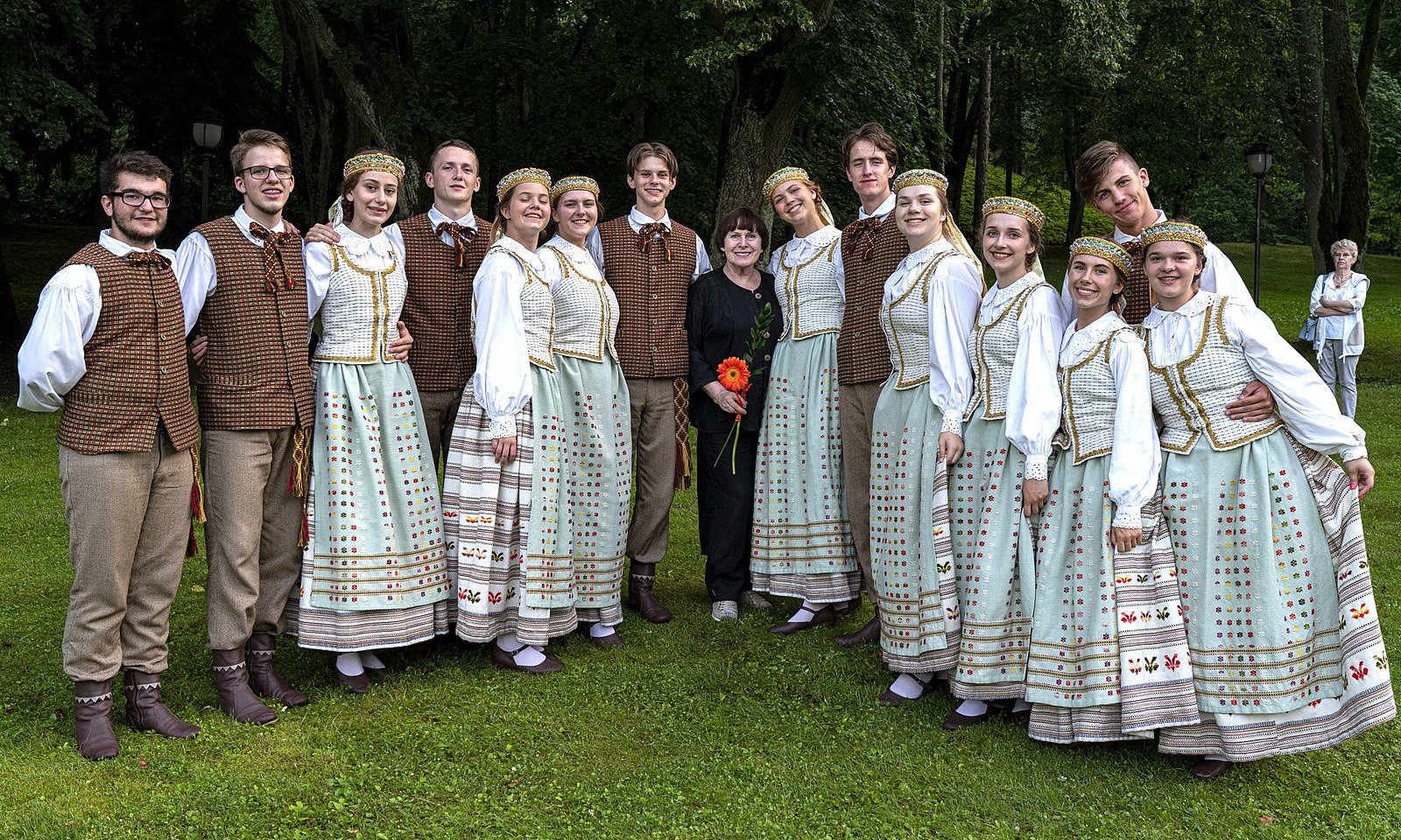 Jaunuolių tautinių šokių kolektyvas ,,Kupolė”